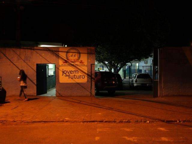 &Aacute;gua de bebedouro em escola chama a aten&ccedil;&atilde;o por &#039;gosto de vodka&#039;