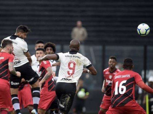 Com gol anulado, Vasco empata em 1 a 1 com Athletico-PR em S&atilde;o Janu&aacute;rio