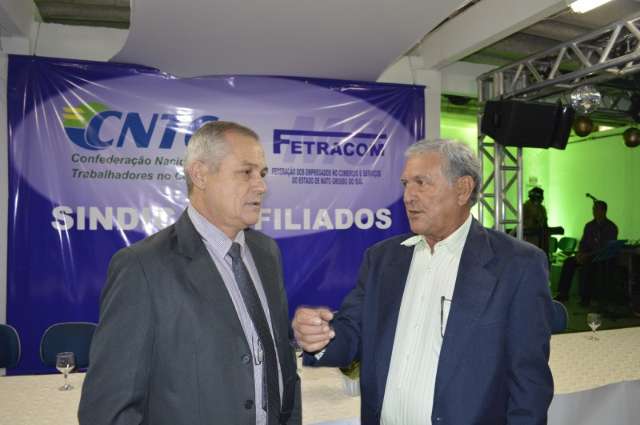  Sindicalistas criticam  m&iacute;nimo, mas reconhecem que crise impede reajuste maior
