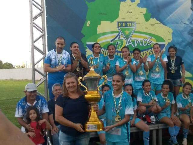 Com goleada, Moreninhas fatura o t&iacute;tulo estadual de futebol feminino