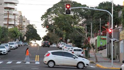 Prefeitura instala semáforos em 6 cruzamentos da cidade