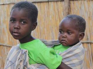 O Criança África abrange 273 crianças numa realidade de 1 milhão de pequenos na mesma situação. Pequenos órfãos que são muitas vezes cuidados pelas próprias crianças. 