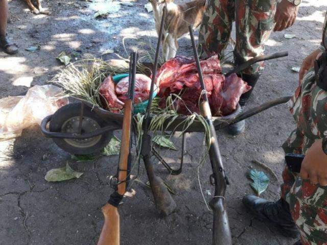 Ca&ccedil;ador &eacute; preso com tr&ecirc;s rifles no Pantanal e multado em R$ 5 mil