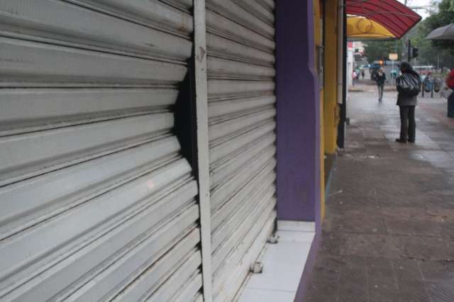 Associa&ccedil;&atilde;o comercial repudia vandalismo e quer refor&ccedil;o policial