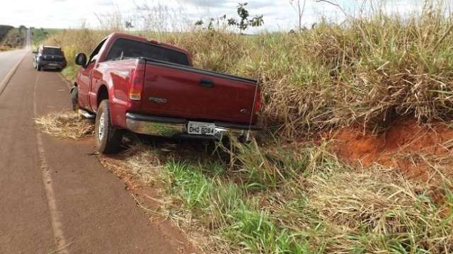 Adolescente puxa volante de camionete e salva família de acidente