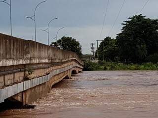 Rio Taquari atingiu 5.2 metros (Foto: Assessoria Prefeitura Coxim)