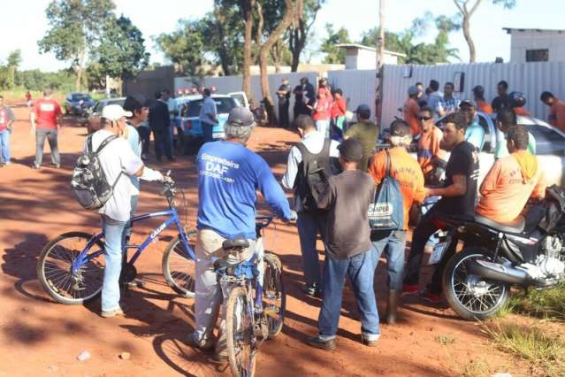 Greve dos oper&aacute;rios acaba em tumulto e PM &eacute; acionada para conter confus&atilde;o