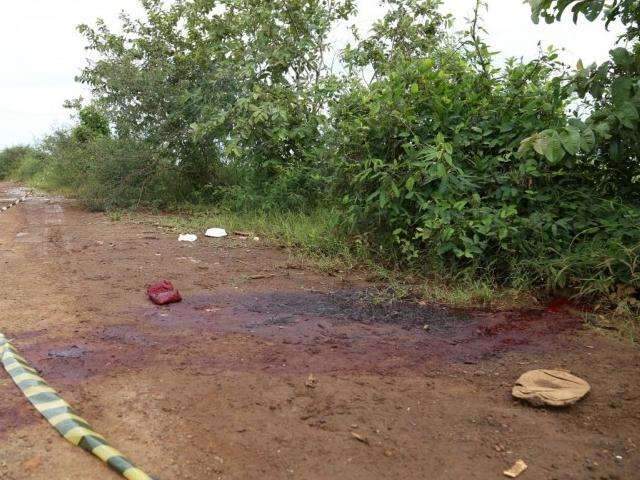 Homem &eacute; encontrado morto com pesco&ccedil;o degolado em terreno baldio  