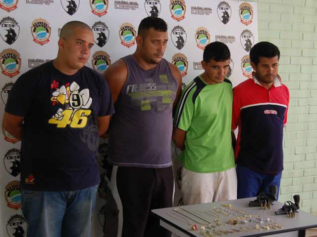  Fugitivos do HR e penitenci&aacute;ria s&atilde;o presos com quadrilha de roubo &agrave; resid&ecirc;ncia