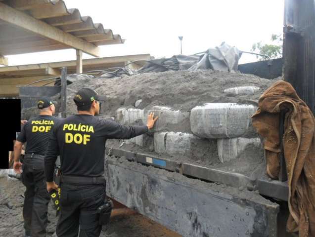 Pneus contrabandeados s&atilde;o encontrados em carga de calc&aacute;rio
