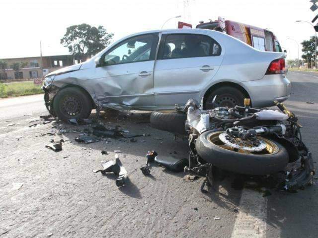 Morre agente penitenci&aacute;rio v&iacute;tima de acidente entre moto e carro