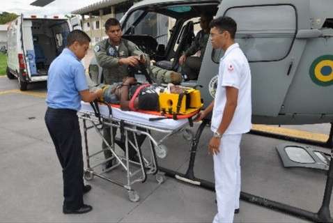 Homem sofre fratura ao cair de cavalo e &eacute; resgatado por helic&oacute;ptero da Marinha