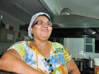 Cozinheira diz que sua filha foi agraciada com milagre de São José. (Foto: João Garrigó)