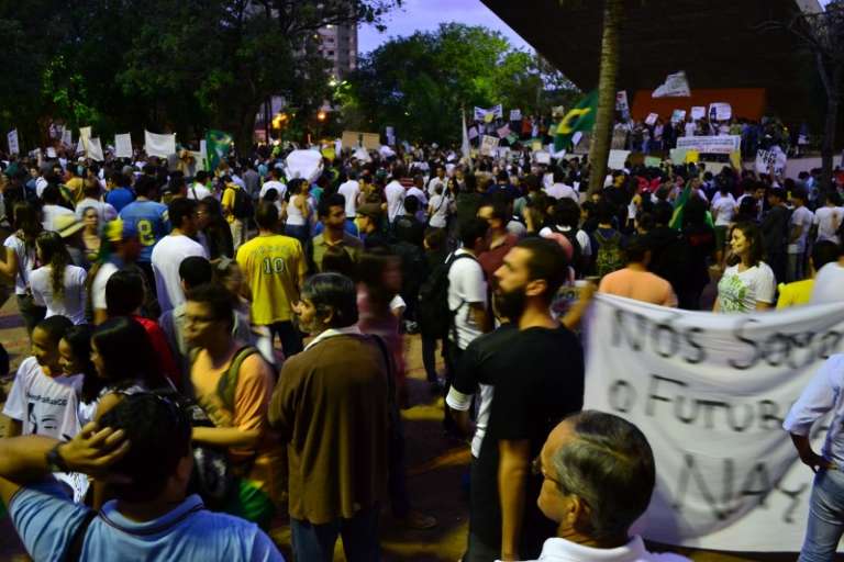 Praça do Rádio foi ponto de encontro dos manifestantes. (Foto: Cleber Gellio)