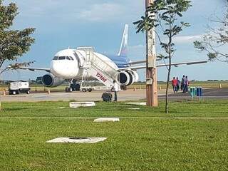 Avião fez pouso forçado nesta tarde (Foto: Paulo Francis)