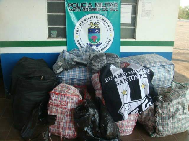  Ve&iacute;culos s&atilde;o apreendidos com 324 quilos de roupas contrabandeadas da Bol&iacute;via