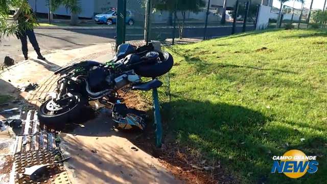 Veja imagens do local acidente onde o motociclista fez um verdadeiro &#039;strike&#039;