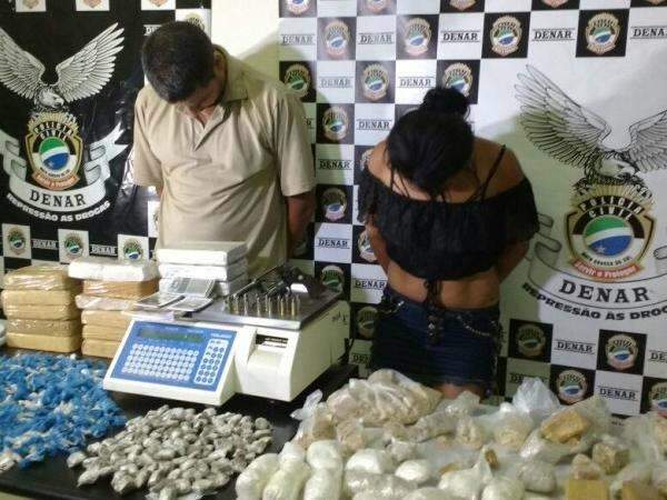 Casal tinha R$ 400 mil em drogas em prateleira de &#039;conveni&ecirc;ncia do tr&aacute;fico&#039;