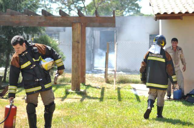  Inc&ecirc;ndio em oficina come&ccedil;ou na caixa de distribui&ccedil;&atilde;o de energia
