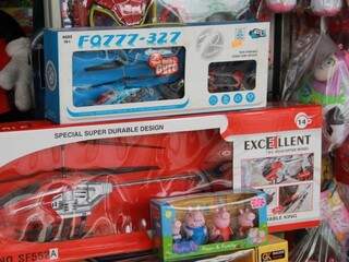 Os brinquedos, que são mais vendidos nessa época do ano por conta do Dia das Crianças, encareceram e com isso as vendas ficaram até 80% menores. (Foto: Marcos Ermínio)