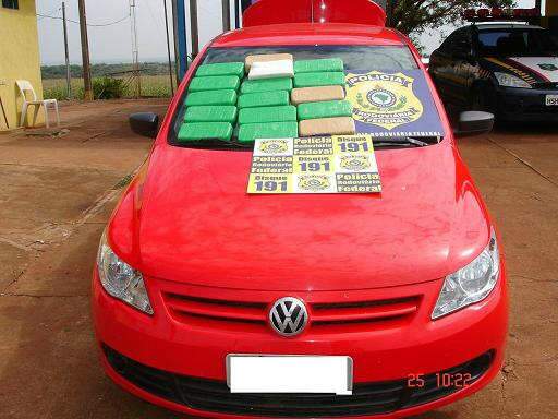  Pol&iacute;cia flagra jovem com 17 quilos de coca&iacute;na que seria levada para SP   