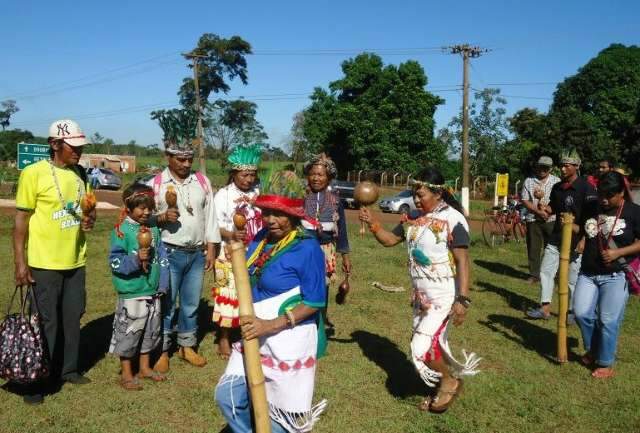 Ind&iacute;genas de Dourados fazem manifesta&ccedil;&atilde;o na MS-156 e n&atilde;o descartam invas&otilde;es