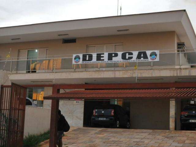 Padrasto flagrado abusando crian&ccedil;a deve ser transferido para pres&iacute;dio