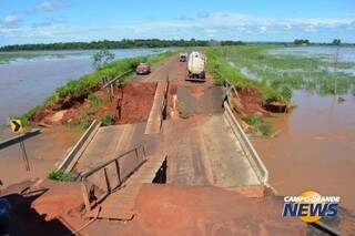 Ponte sobre o Rio Amambai, na MS-487, caiu no dia 2 de dezembro e foi concluída no meio deste ano (Foto: Roney Minella)