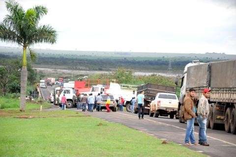 Ap&oacute;s duas horas de protesto, BR-163 &eacute; liberada por funcion&aacute;rios de usina