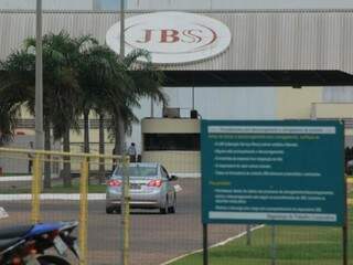 Frigorífico da JBS em Campo Grande; grupo reduziu abates (Foto: 