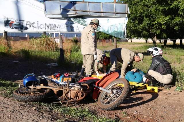Motociclista fica ferido ap&oacute;s ser atingido por ve&iacute;culo na Consul Assaf Trad