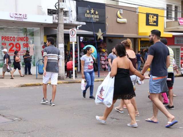 Consumidor procura presentes de &uacute;ltima hora, mas Centro n&atilde;o &ldquo;ferve&rdquo;