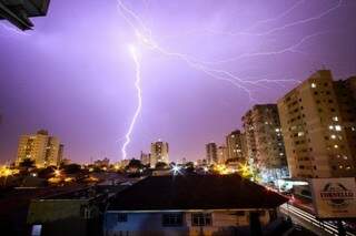 Chuvas intensas e descargas elétricas são previstas para 71 municípios de MS. (Foto: Arquivo/Andre Bittar)