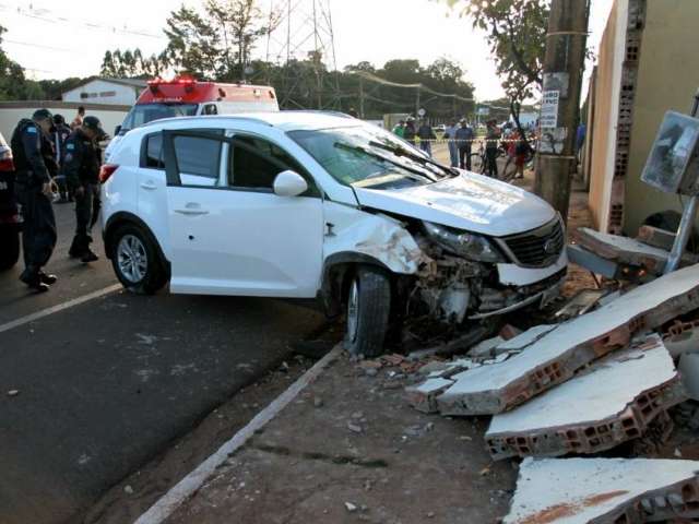 Homem morre fuzilado dentro de Sportage na Avenida Guaicurus 