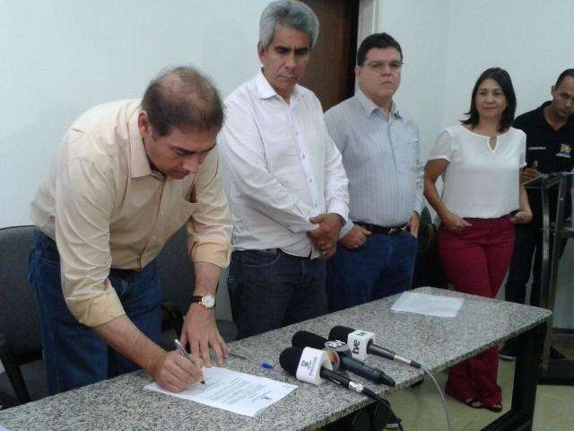 Prefeitura vai pagar est&aacute;gio para estudantes fiscalizarem tapa-buraco