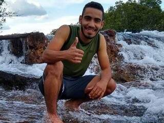 Jovem morre no hospital dois dias ap&oacute;s cair de moto em trilha 