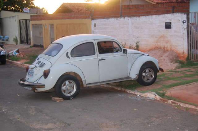  Ap&oacute;s ataque card&iacute;aco, homem morto fica 6h dentro de carro