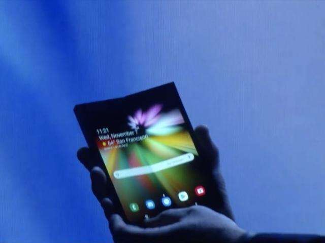 Mesmo sem data de lan&ccedil;amento, Samsung mostra seu 1&ordm; celular dobr&aacute;vel 