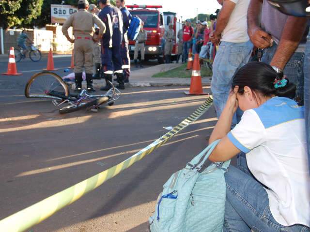  Adolescente morre ao ser atingido por caminh&atilde;o quando voltava do trabalho