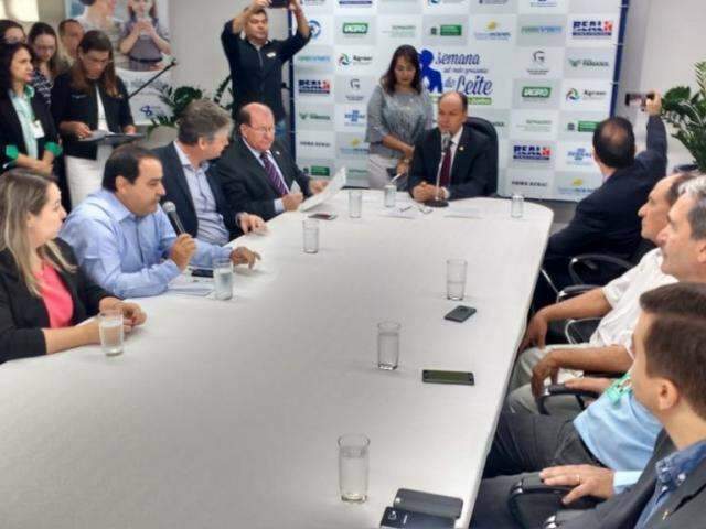 Greve de caminhoneiros gera perda di&aacute;ria de 50% da produ&ccedil;&atilde;o de leite