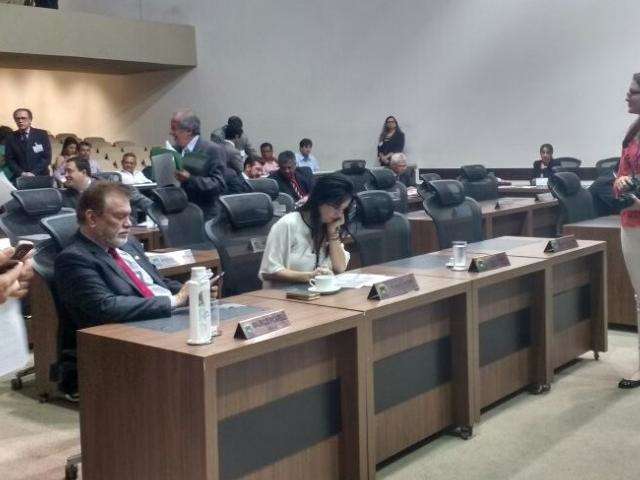 Assembleia chama seguran&ccedil;as, engenheiros e arquitetos concursados