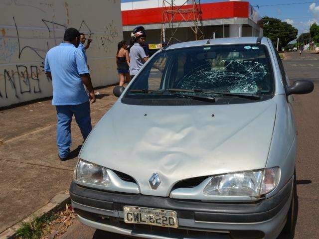 Menino de 12 anos &eacute; atropelado pr&oacute;ximo de escola em local sem sinaliza&ccedil;&atilde;o