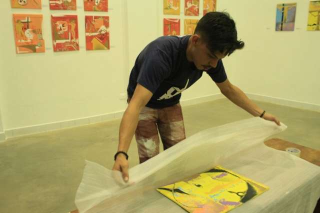 Artistas pedem que delegado seja investigado por apreender quadro