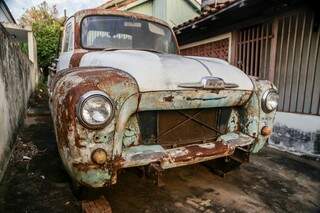 Mesmo destruída, a Chevrolet Brasil continua imponente! Relíquia do cunhado da família que não está a venda. (Foto: Fernando Antunes)