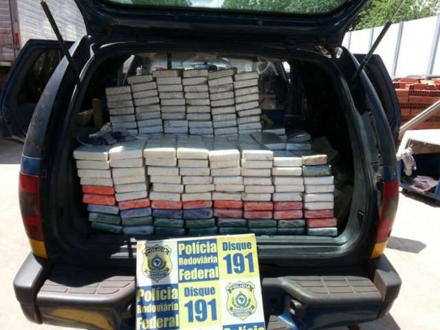 PRF apreende carga de R$ 12 milh&otilde;es de coca&iacute;na em Corumb&aacute;