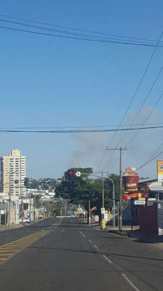 Fumaça pode ser vista da Rua Ceará. (Foto: Direto das Ruas)