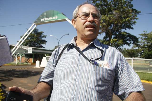 Despachantes protestam no Detran ap&oacute;s repercuss&atilde;o da morte de Erlon