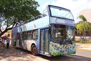 Em uso há 11 anos, o ônibus do City Tour, que tem enfrentado problemas frequentes com manutenção, pode parar em setembro (Foto: Marcos Ermínio)