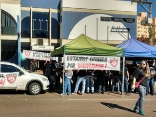 Protesto de investigadores e escrivães em frente às 1ª DP (Foto: Sinpol/Divulgação)