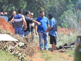 Ontem, a equipe da Polícia Civil localizou mais duas ossadas. (Foto: Marina Pacheco) 